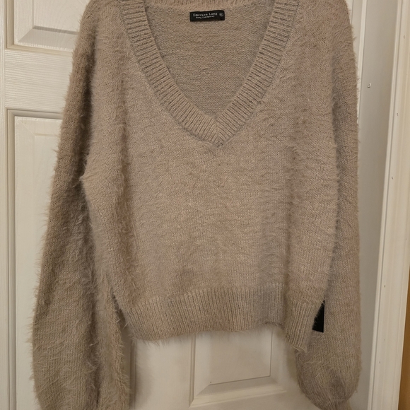 Exquisite Beige V-Neck Sweater by Emerson Lang XL - Picture 2 of 7